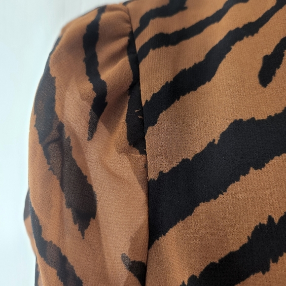 WHBM animal tiger print blouse sheer ruched puff sleeves - Picture 6 of 10